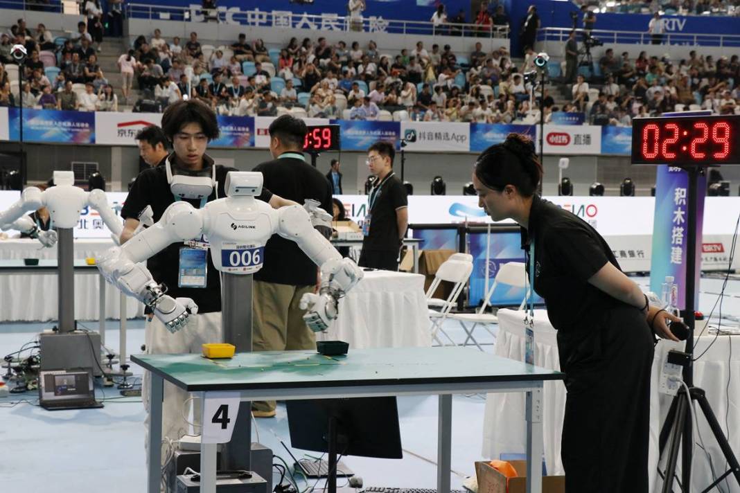 İnsansı robot TienKung, Usain Bolt'un 100 metre rekorunu tarihe gömdü 4